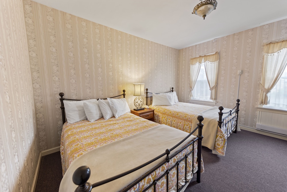 The Pines Inn Lake Placid 11/41