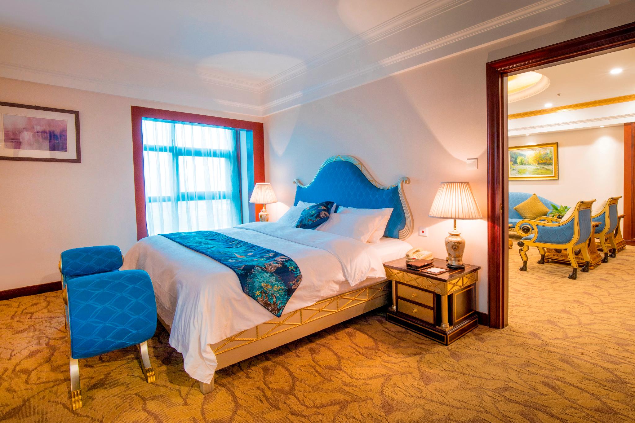 EXECUTIVE, SUITE, WITH VIEW