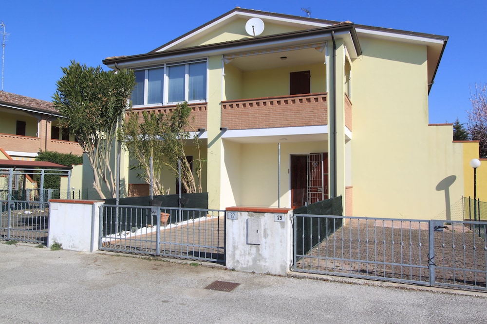 Begonia Villas 2/38