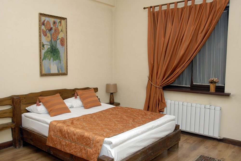 Saraichik Hotel 9/52