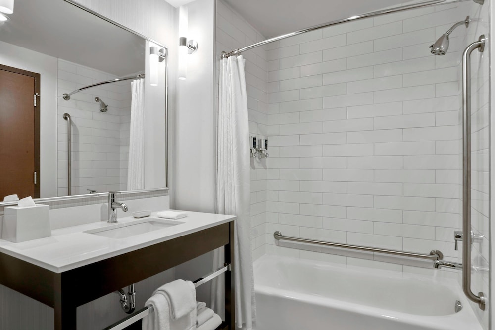 Four Points by Sheraton Edmonton International Airport 53/55