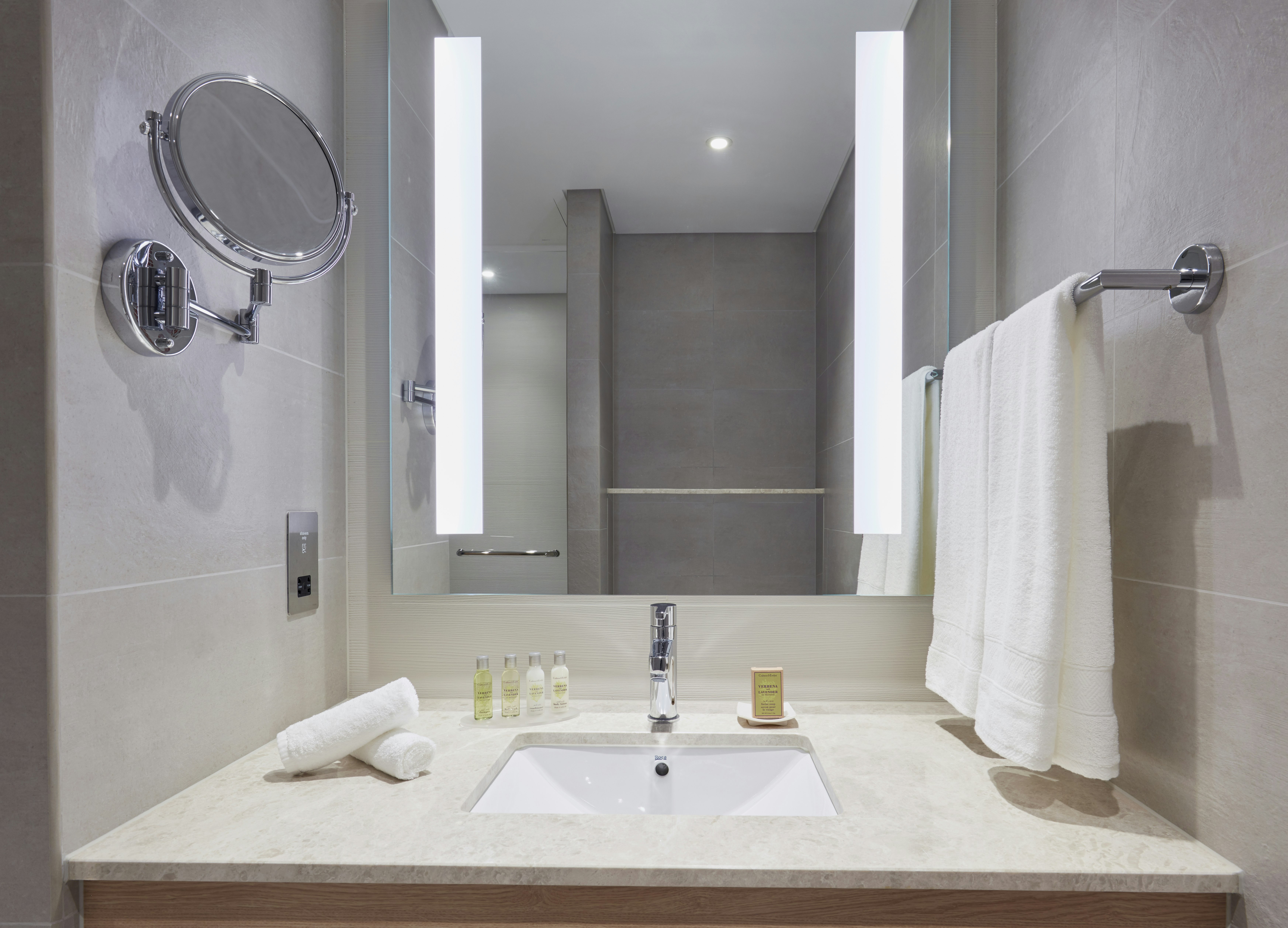 جناح بسرير كوين بغرفتي نوم، Hilton Garden Inn Muscat Al Khuwair 3/3