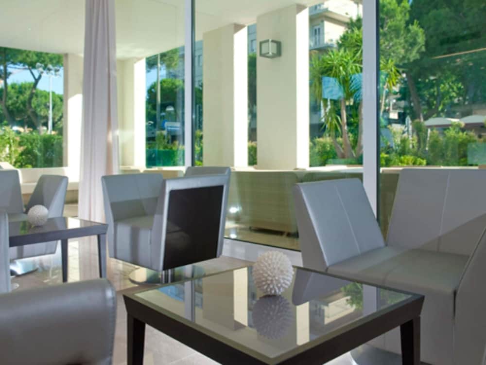 MERCURE RIMINI ARTIS 29/50