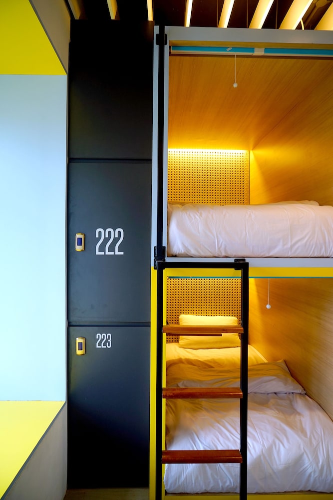 Borough Capsule Hostel Bali 11/29