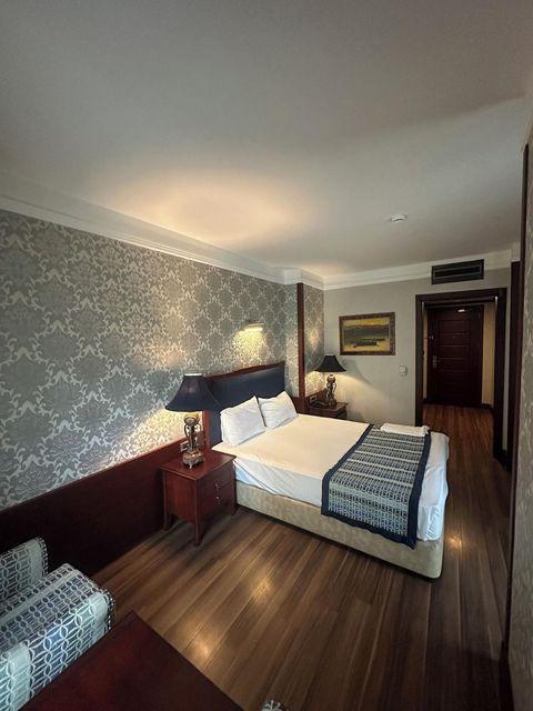 French, Double Bed