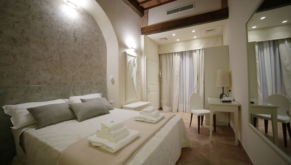 Hotel Renaissance 33/44