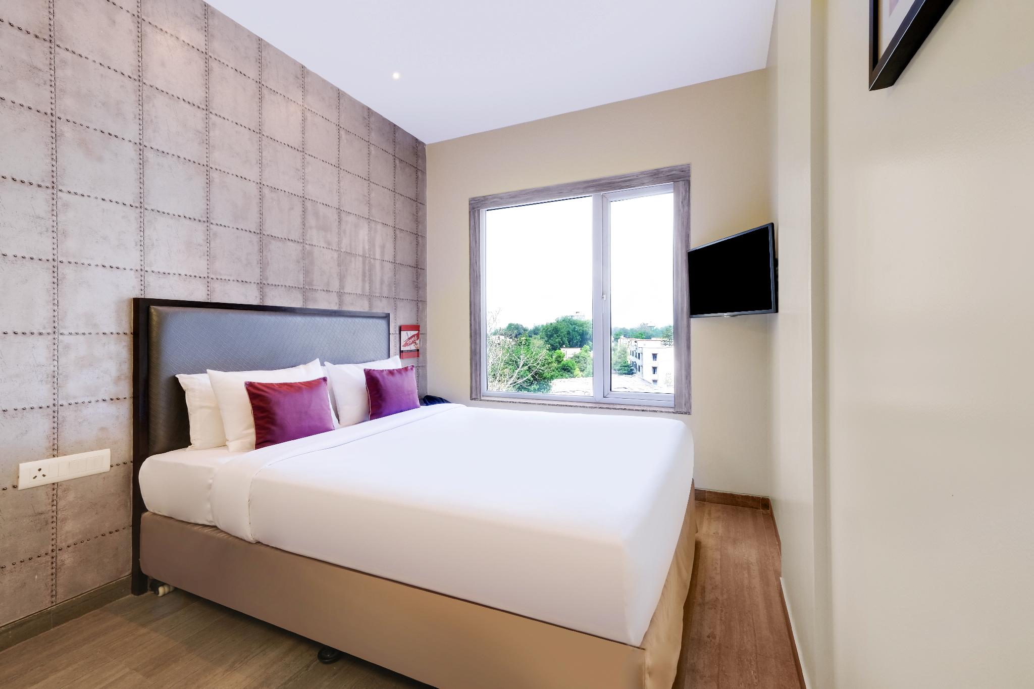 STANDARD, QUEEN BED