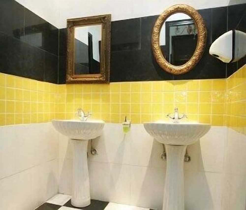Art Hotel Athens 47/50