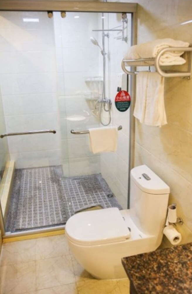 GreenTree Inn ZhenJiang DingMao Industrial Park WoDe Square Express Hotel 34/35