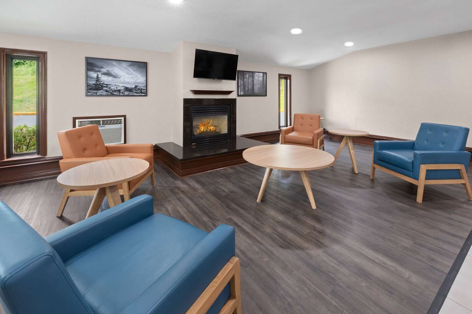 Super 8 by Wyndham Bridgeport-Clarksburg 13/28