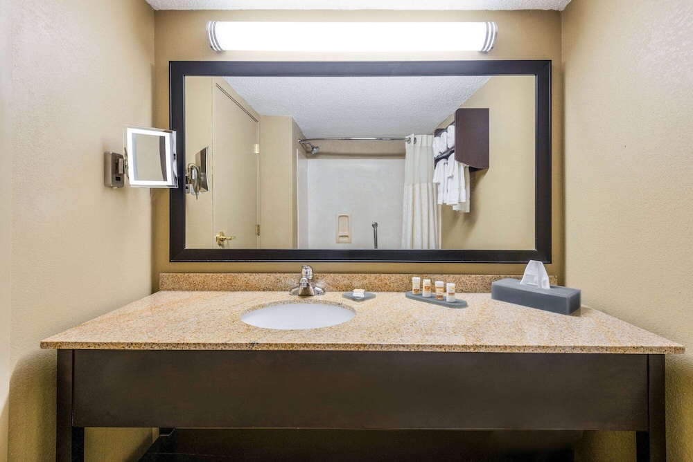 La Quinta Inn & Suites Summersville / New River National Park 11/47