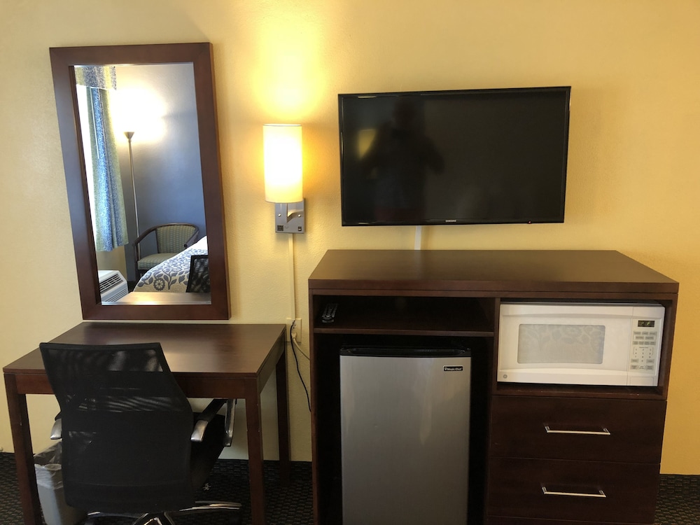 Days Inn by Wyndham Bradenton I-75 28/31