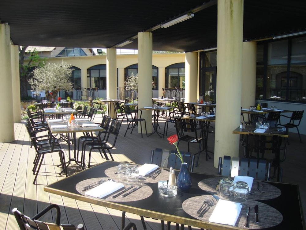 Hotel Le Paddock 49/63