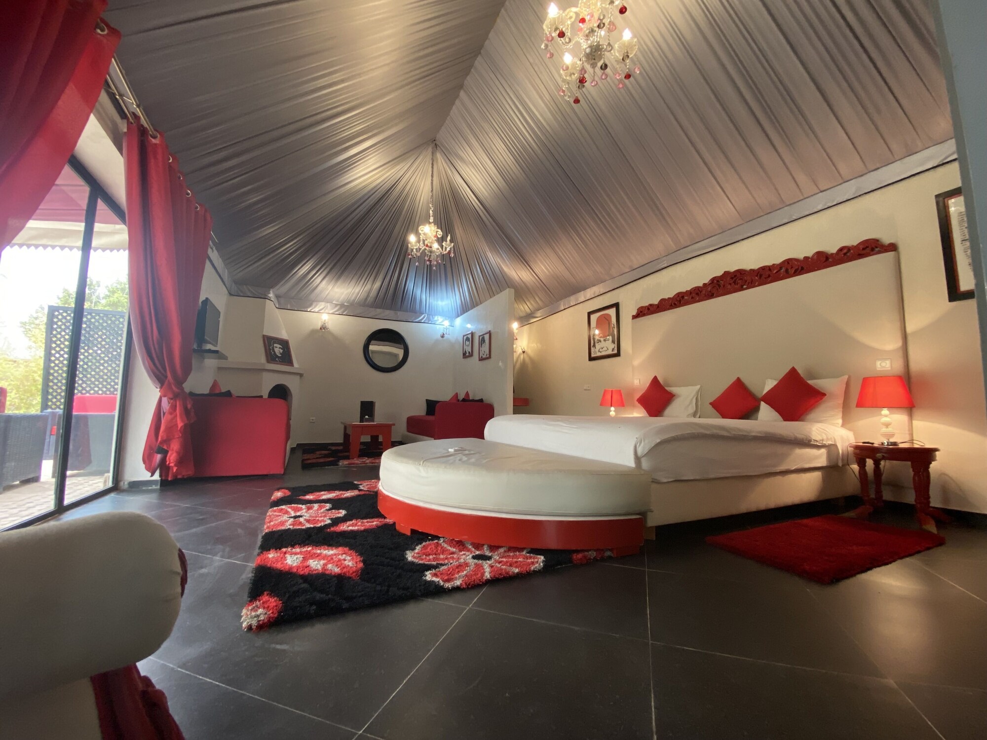 Lagoon, Lodge, King Bed, 3 Sofa