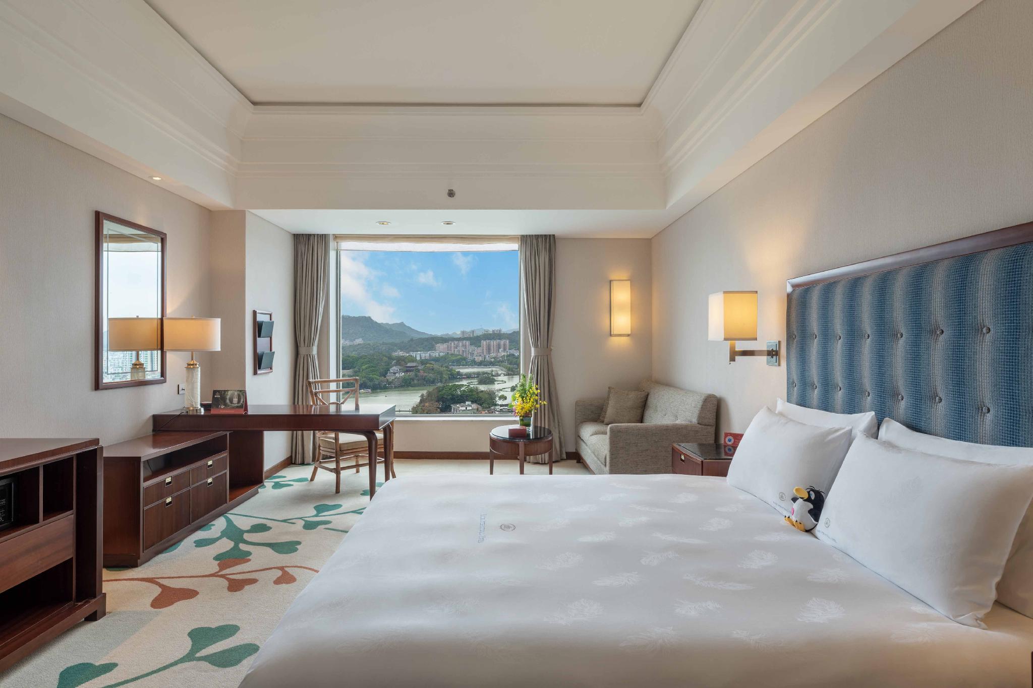 Lake, Deluxe, King Bed
