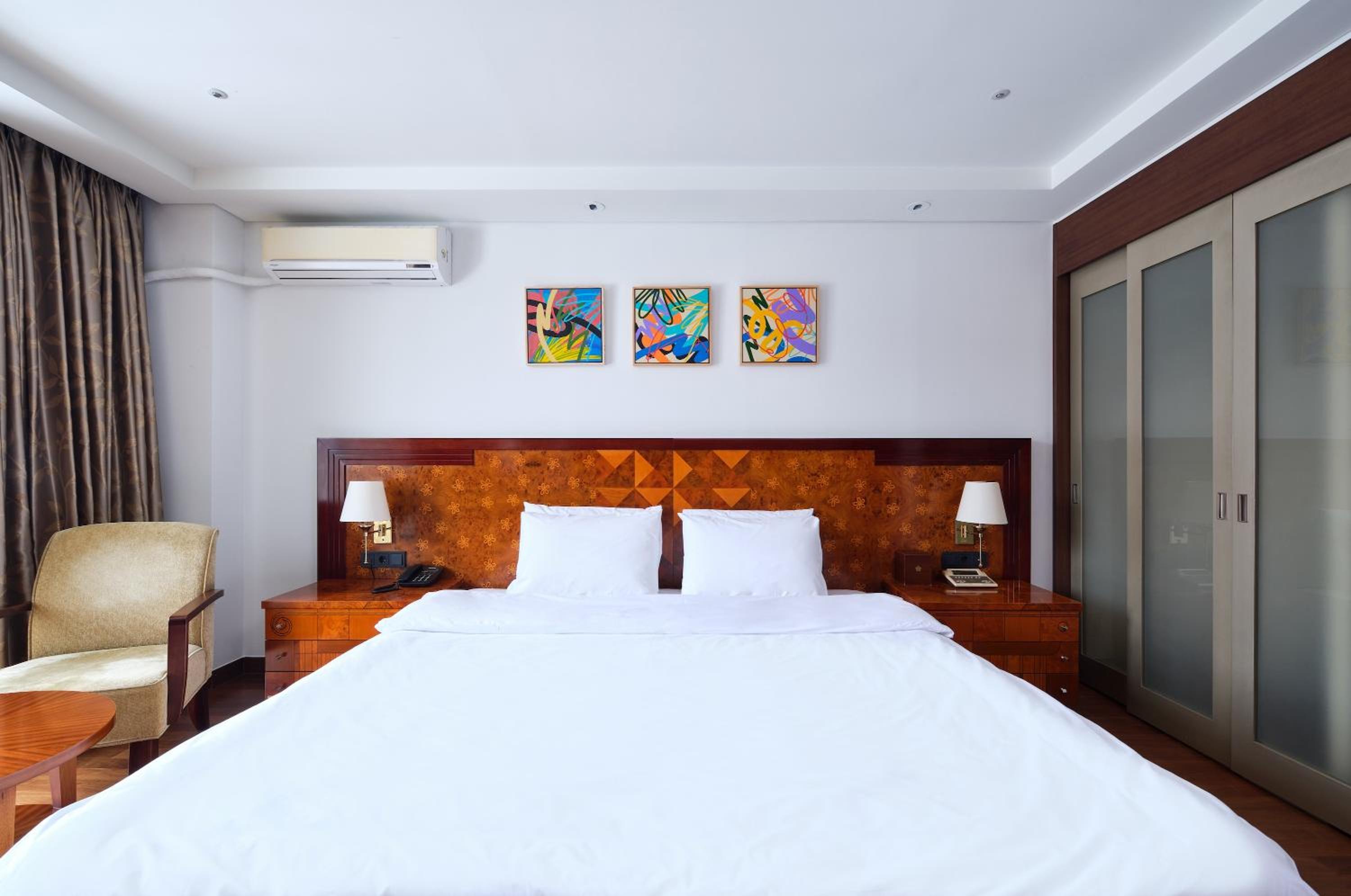 Dive In, Garden, Suite, 1 Queen and 1 Single Bed
