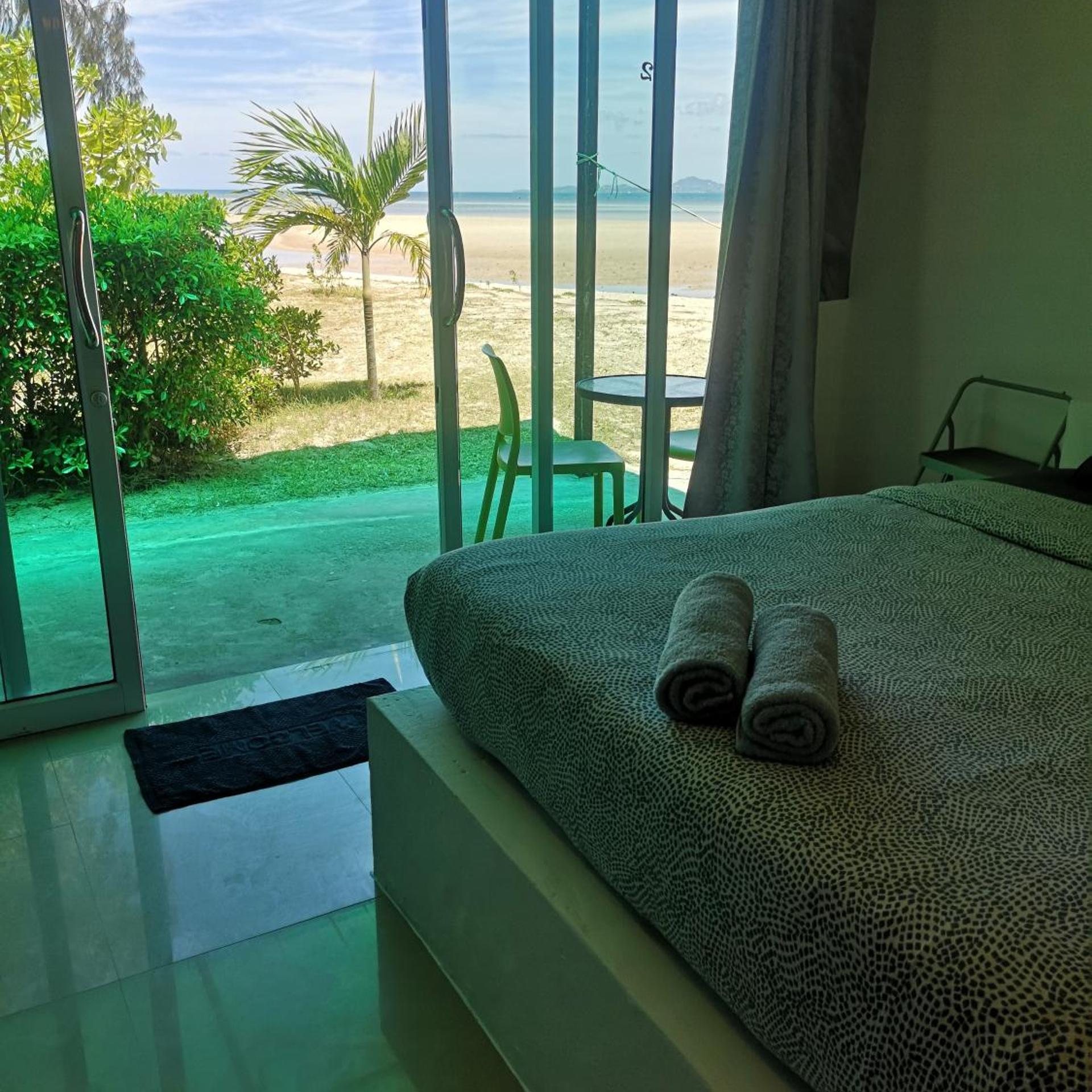 Bungalow, Beach Side