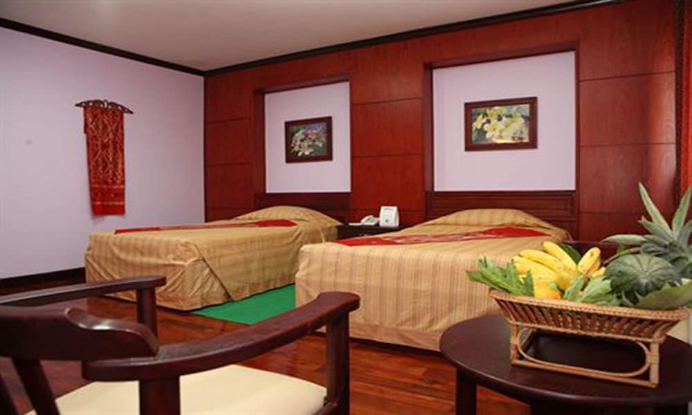 Vansana Riverside Hotel 33/40