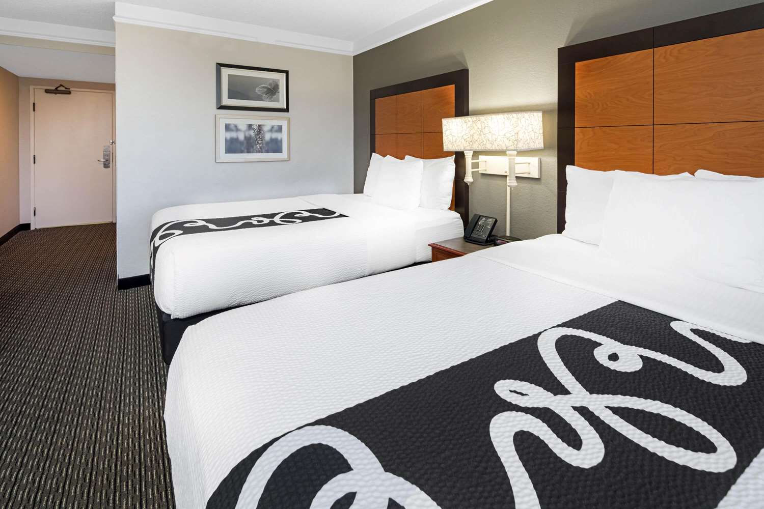 La Quinta Inn & Suites by Wyndham Buena Park 11/44
