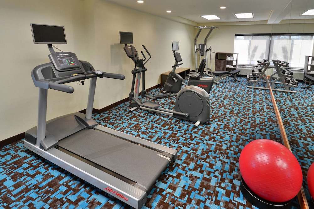 Fairfield Inn And Suites Winston Salem Hanes Mall 32/71