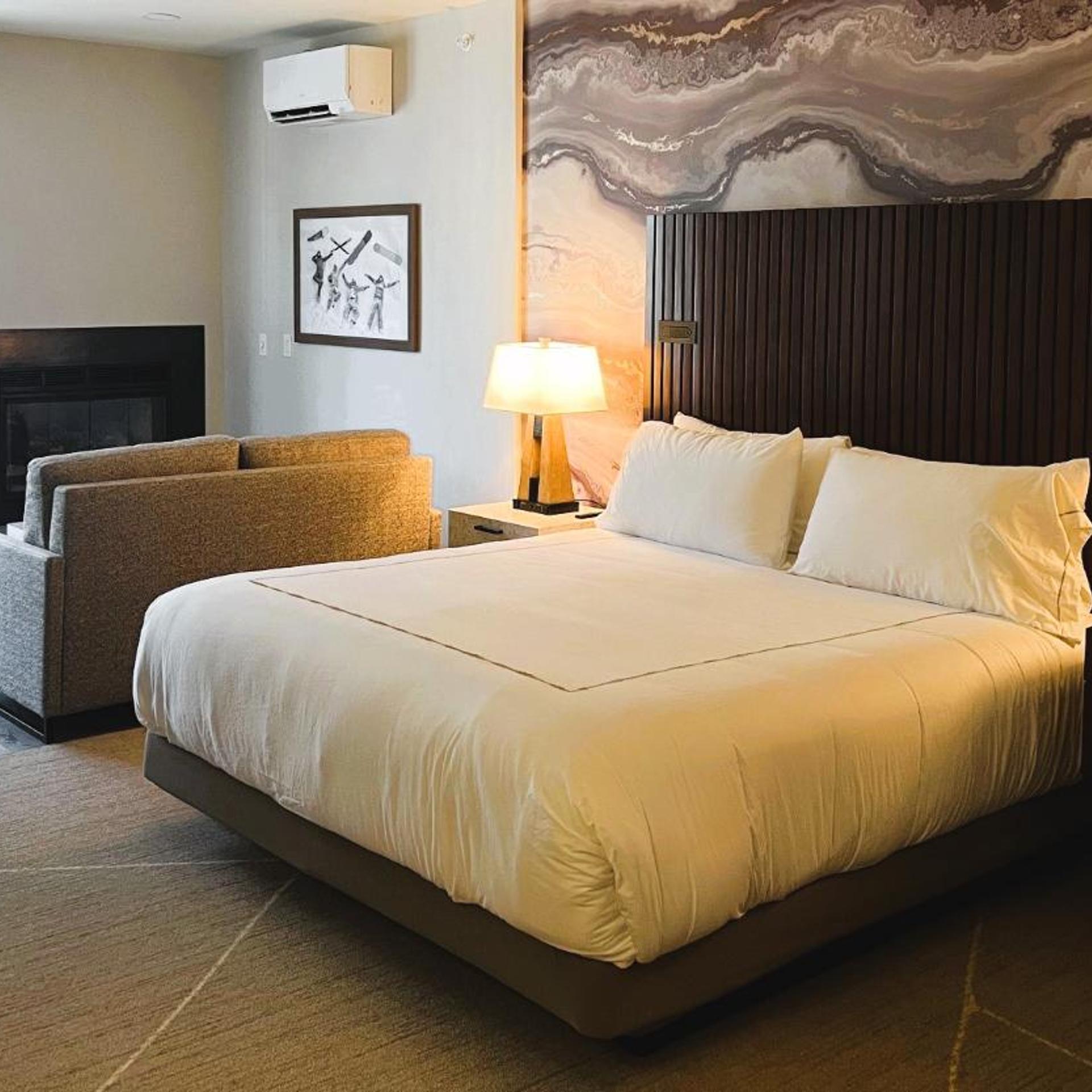 Go, Studio, King Bed, Creek View, Sofa