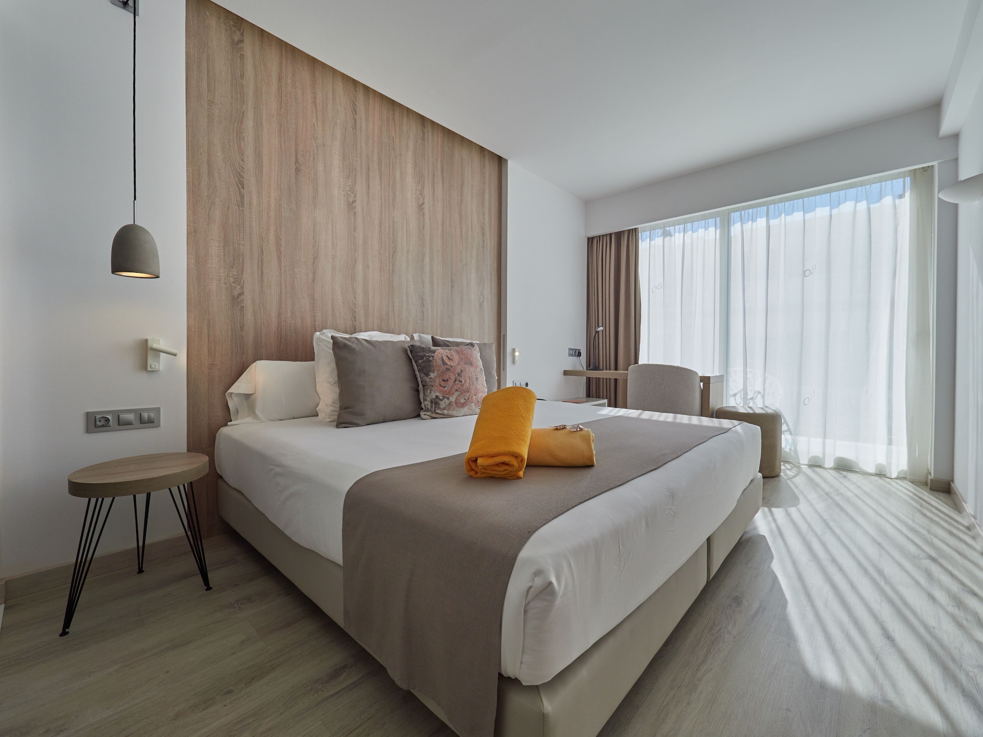 ROOM, DOUBLE BED, PARTIAL SEA VIEW, BALCONY