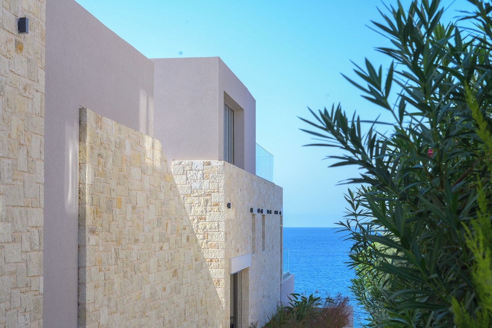 Castelo Boutique Suites by the sea 8/76