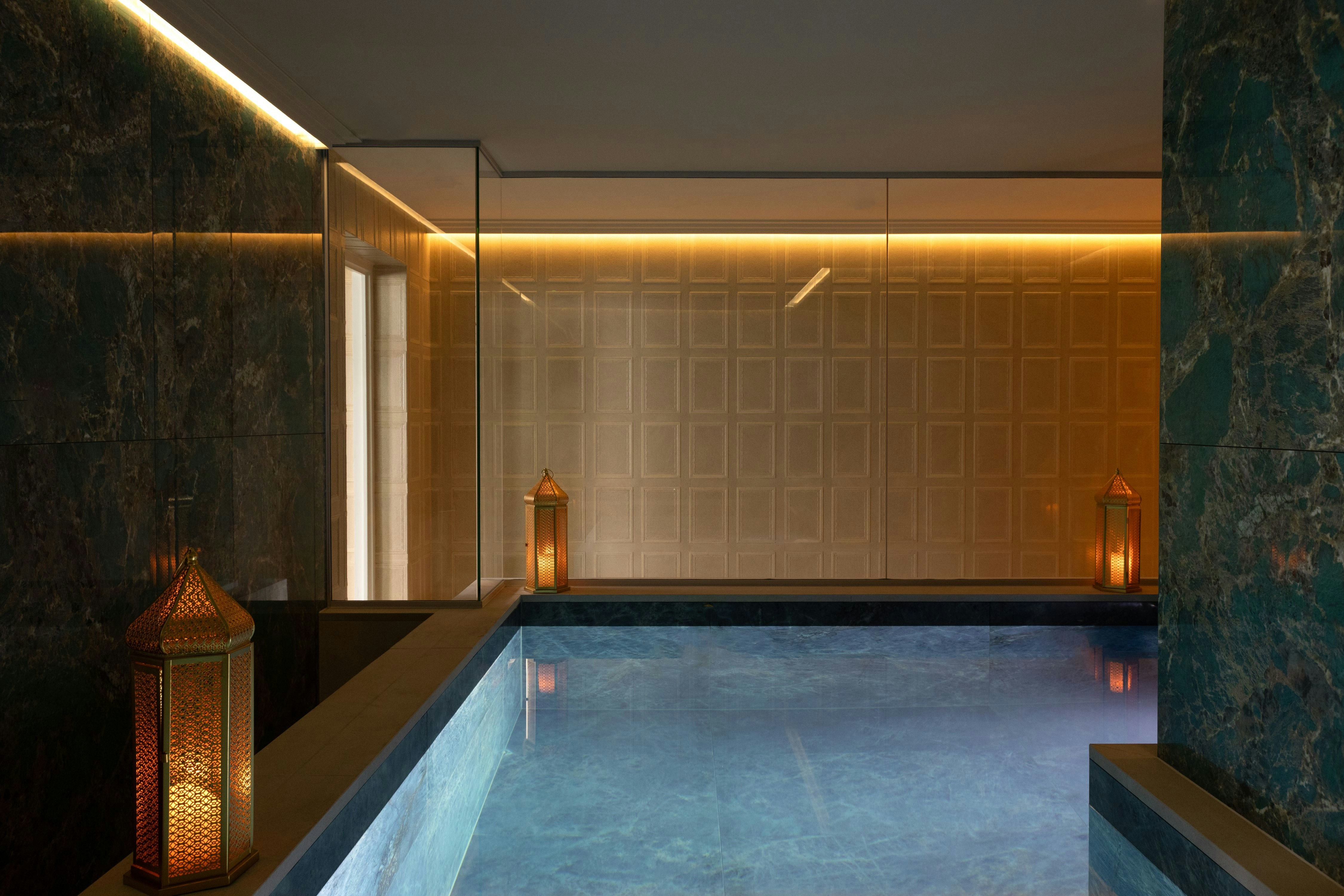 Milestone Hotel 45/85