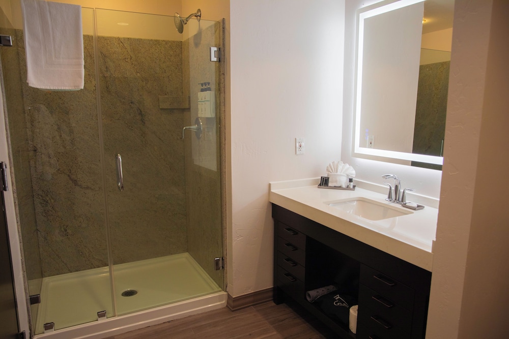 The Hotel at Black Oak Casino Resort 24/29