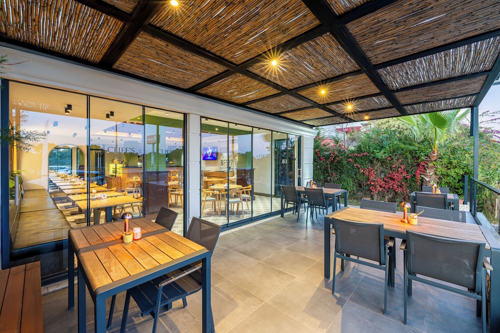 Echinus Hotels 35/48