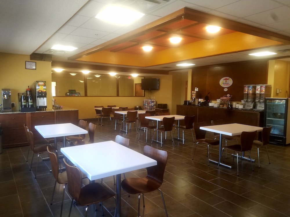 Super 8 by Wyndham Casper East/Evansville 27/33