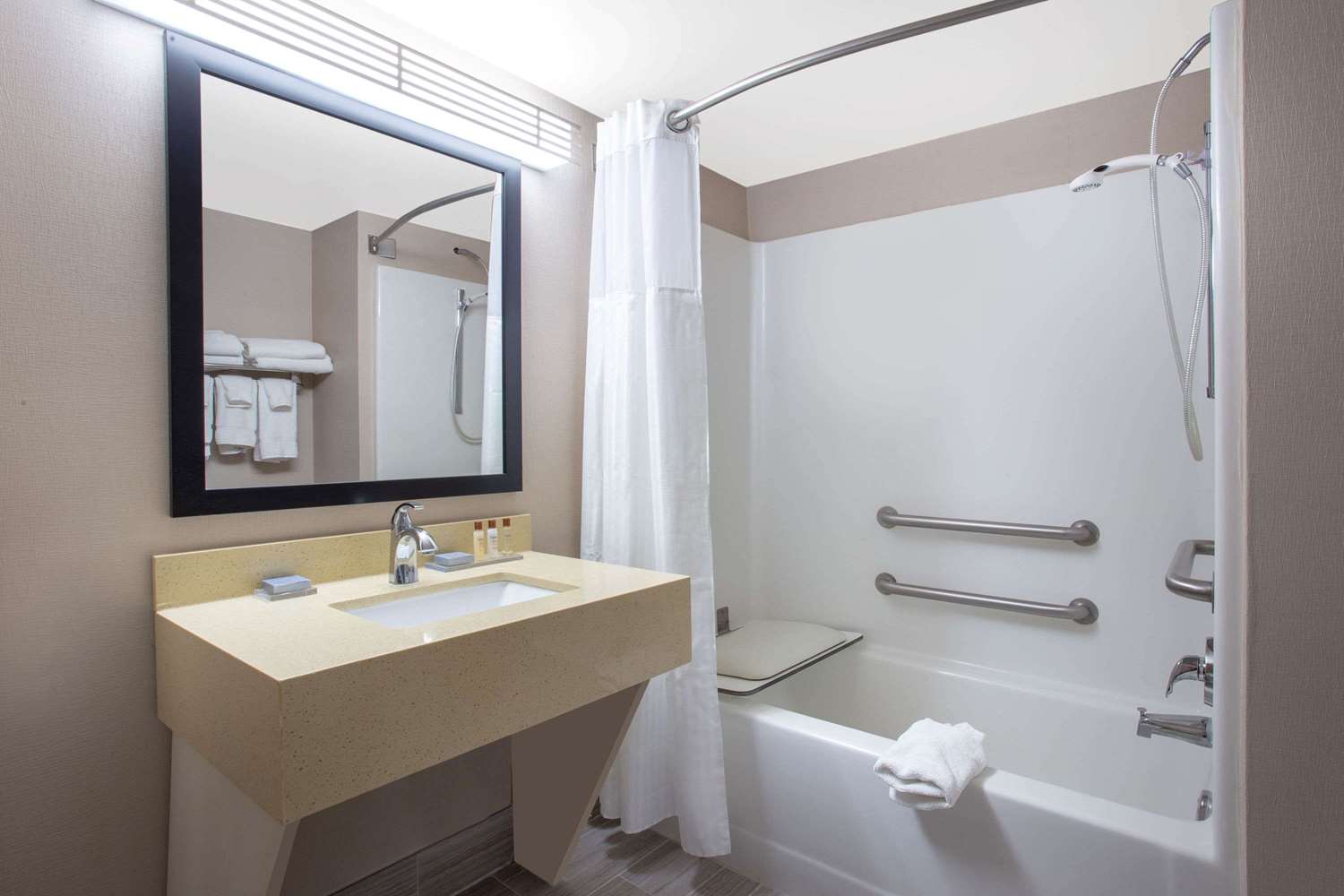 Wingate By Wyndham Indianapolis Airport Plainfield 15/17