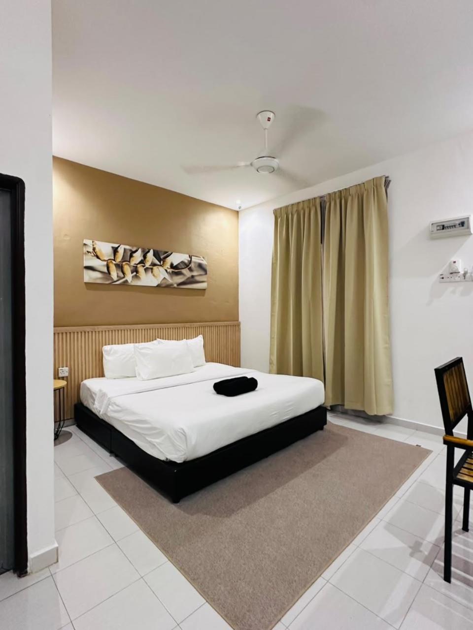 Dhania Motel 10/41