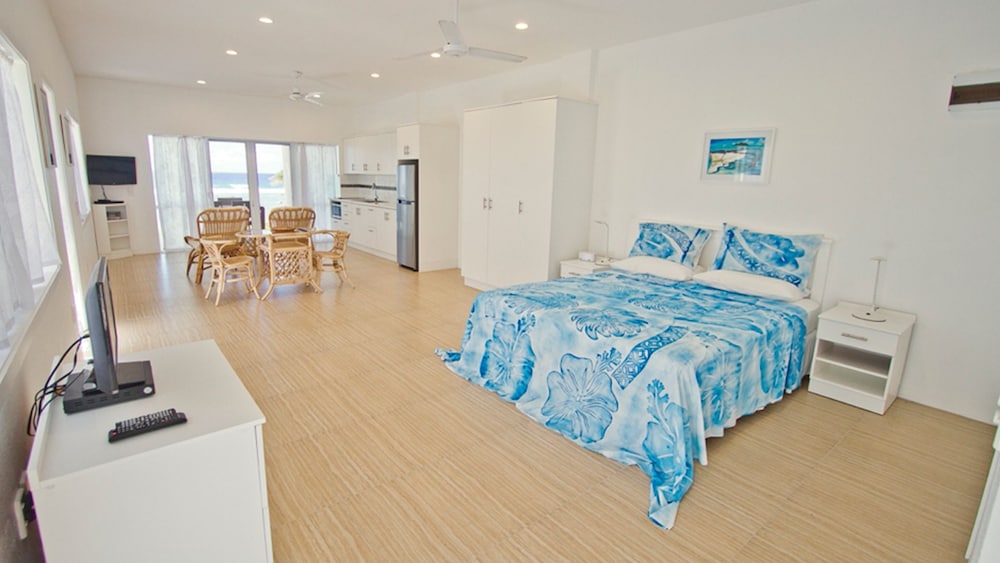 Seaside Beachfront Villas 6/20