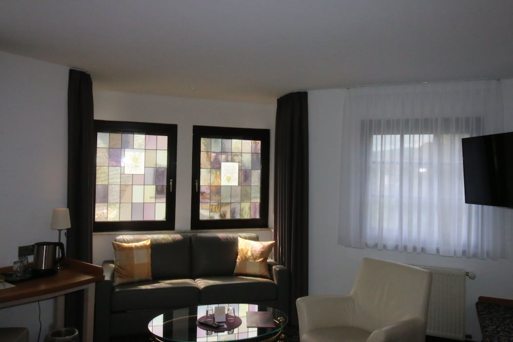 Bruhls Hotel Trapp 24/50