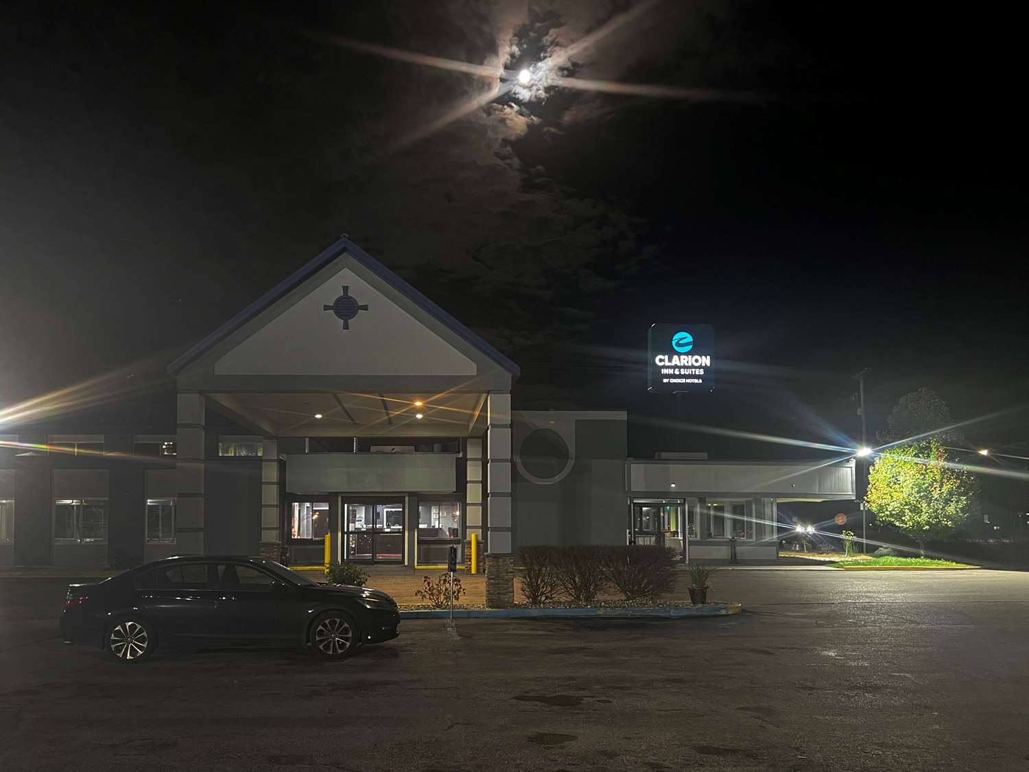Days Inn & Suites by Wyndham Muskegon 3/17