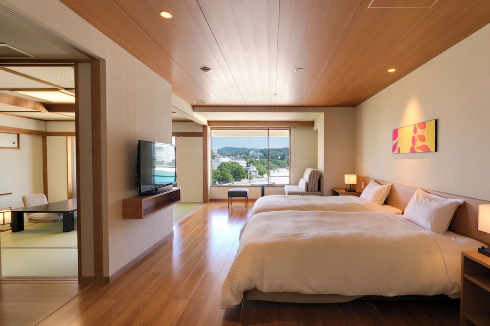 Universal, Twin Beds, 5 Futon Beds, Ocean View