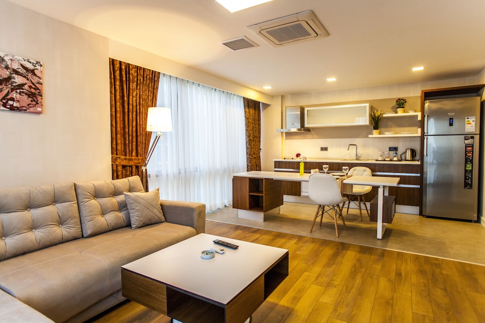 LIV SUIT HOTEL 41/58
