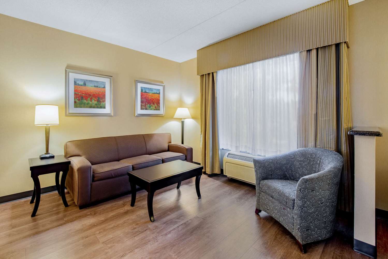 La Quinta Inn & Suites by Wyndham Bel Air/I-95 Exit 77A 21/44