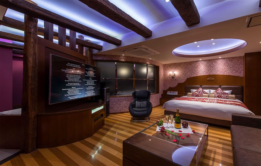 Hotel Dior 7 52/67