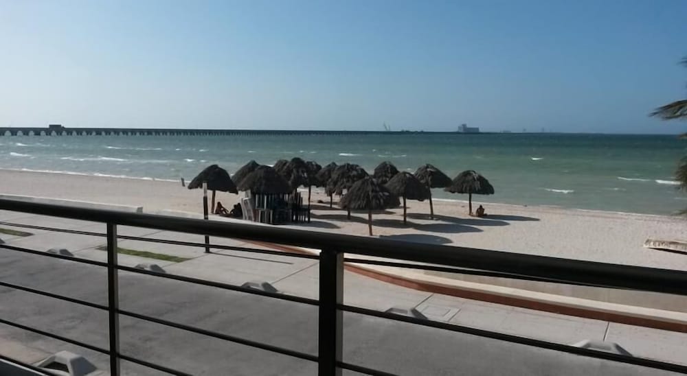 Hotel & Suites Domani 39/46