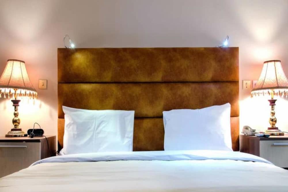 The Chesterfield Hotel 6/20