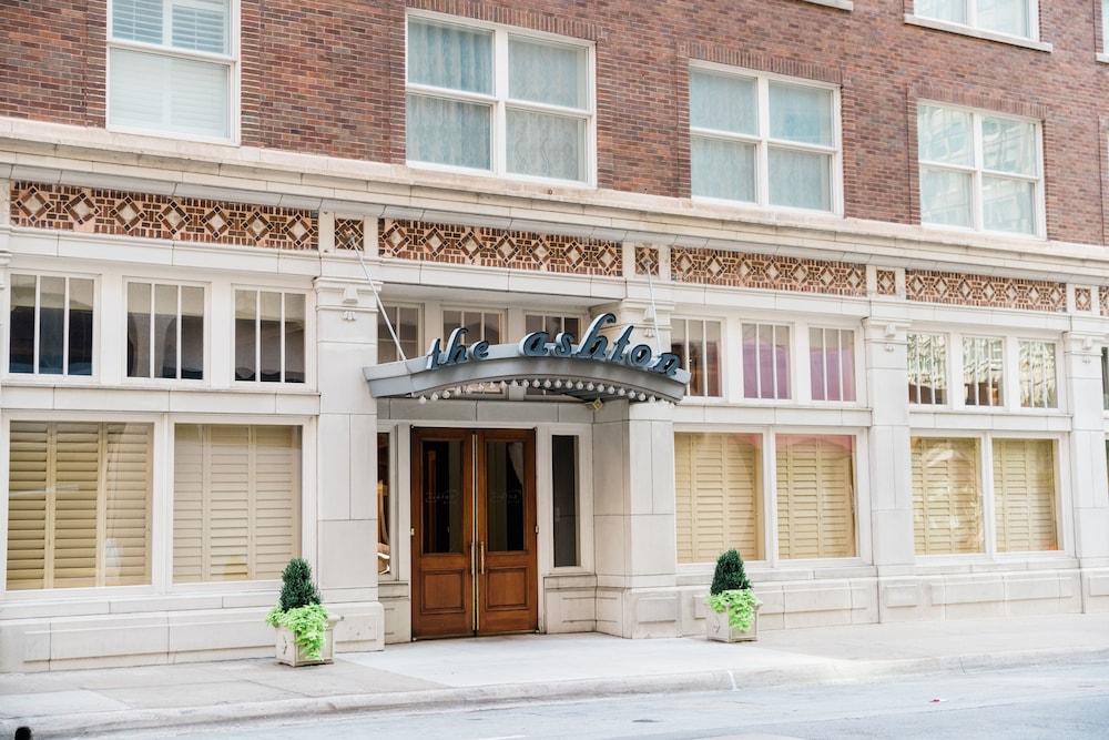 The Ashton Hotel 1/38