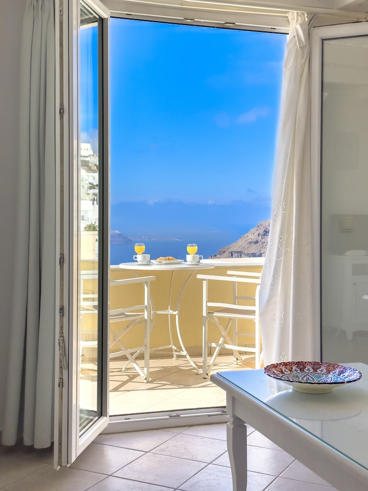 Reverie Santorini Hotel 50/50