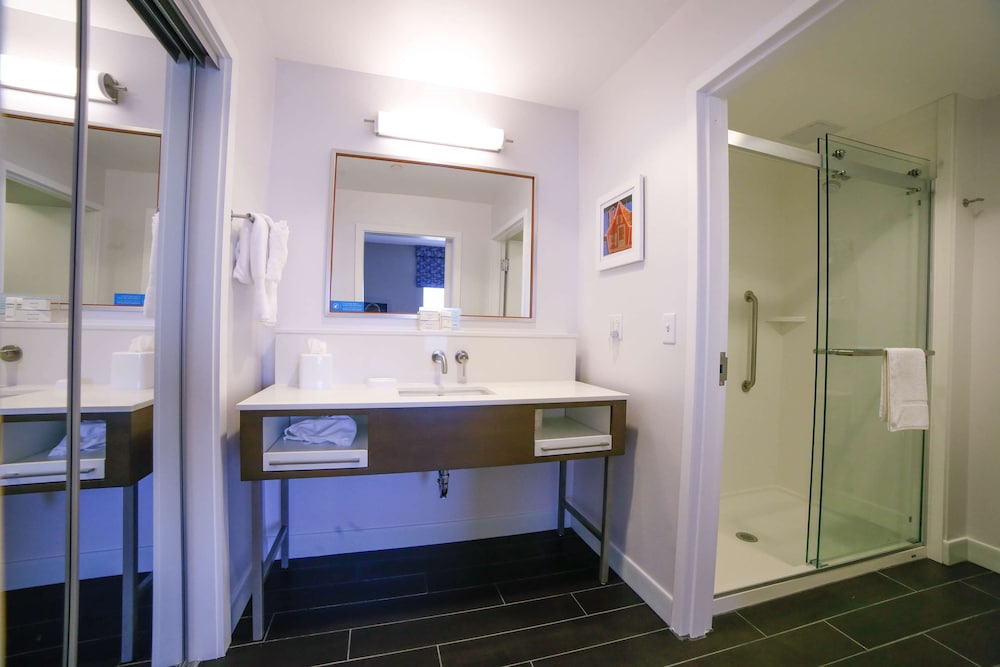 Hampton Inn Suites Forest City Nc 23/43