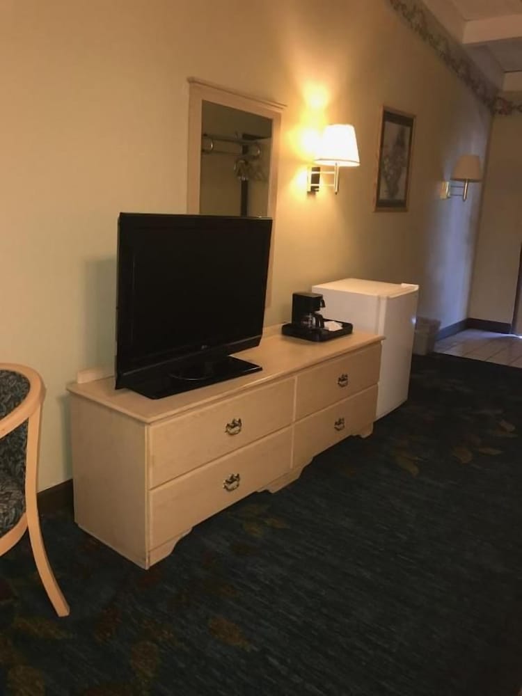 Red Carpet Inn 45/65