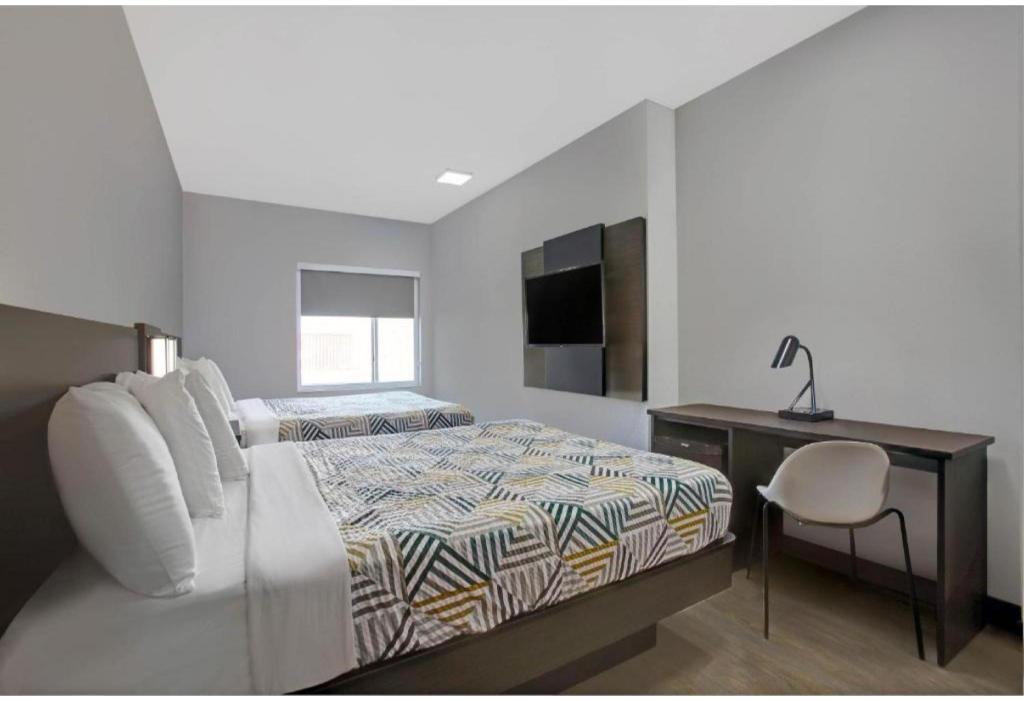 2 Queen Beds Mobil Access Tub Nsmk Kitchen 2/10