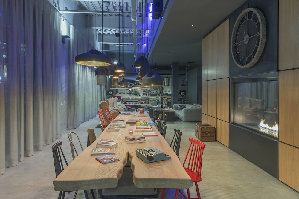 MOXY LONDON STRATFORD 35/42
