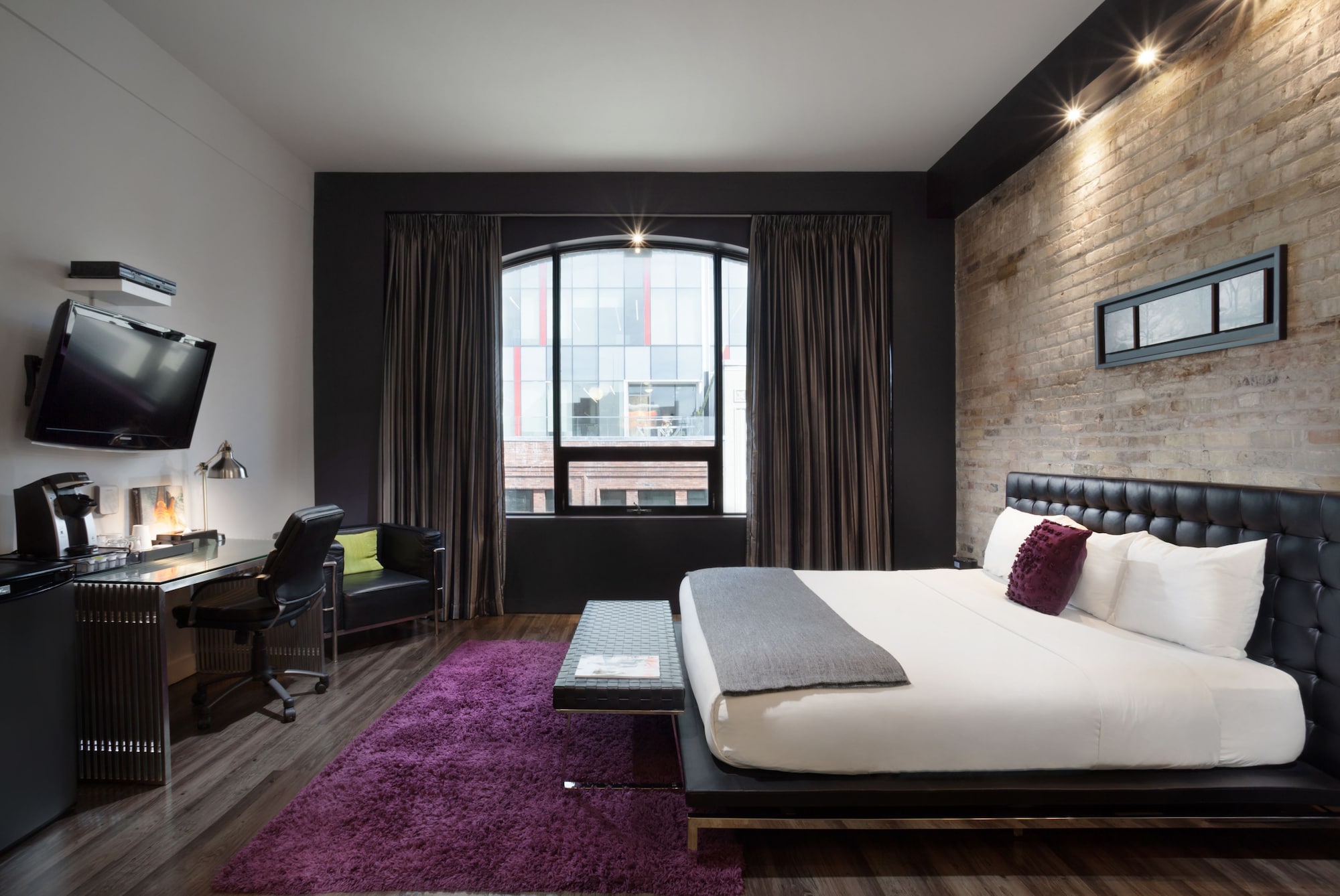 Marvelous, Studio, Suite, Queen Bed, Courtyard View