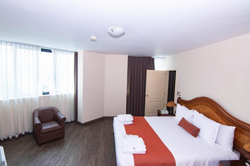 MIRAFLORES COLON HOTEL 7/31